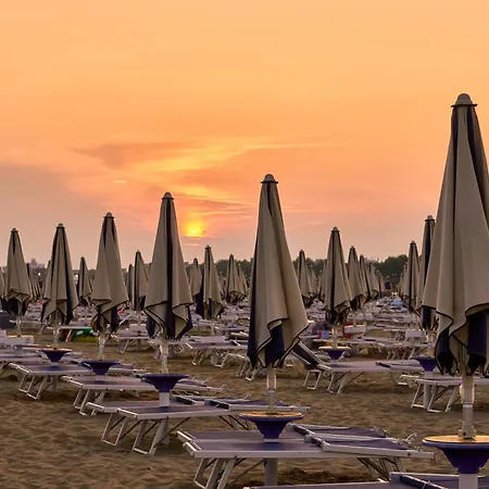 Poolside Cozy Getaway * Bibione