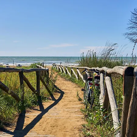 Poolside Cozy Getaway Bibione