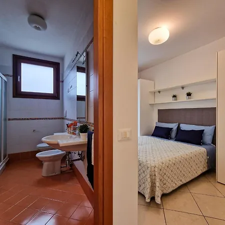 Poolside Cozy Getaway Bibione