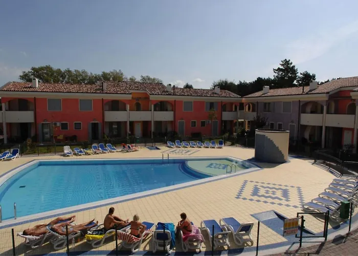 Poolside Cozy Getaway Appartamento