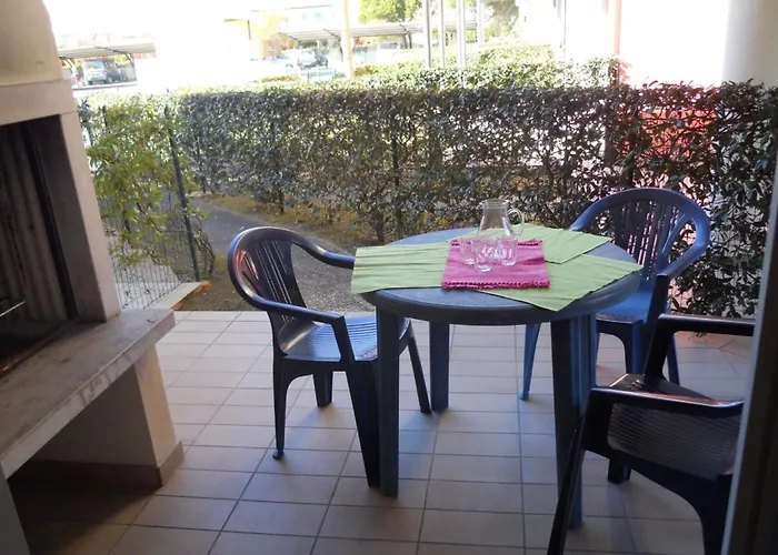 Poolside Cozy Getaway Appartamento Bibione