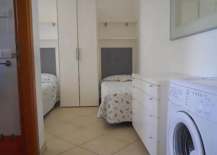 Poolside Cozy Getaway *