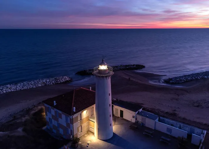 Poolside Cozy Getaway *